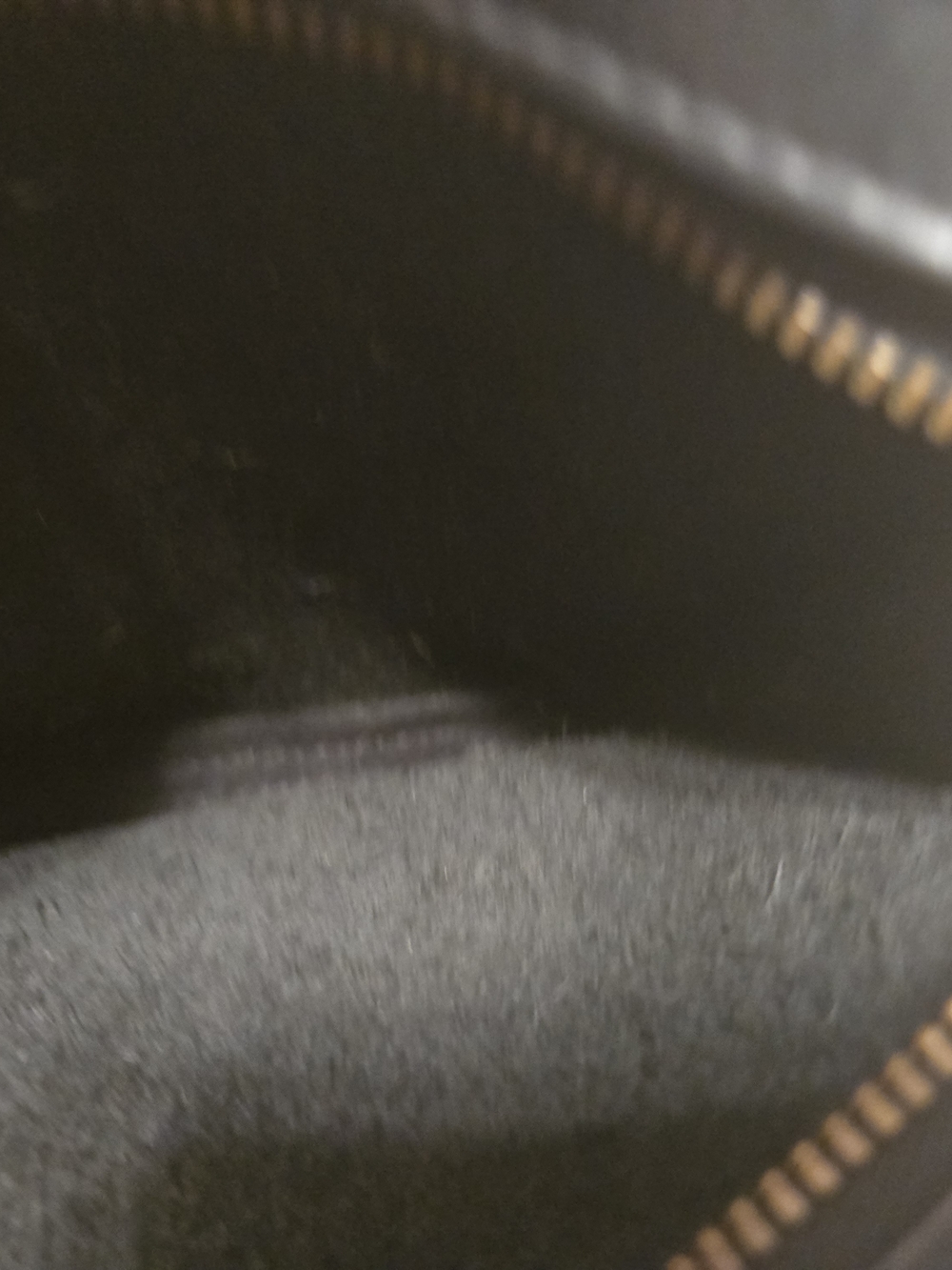 Classic Black Leather Crossbody Bag - Sleek Everyday Style - Picture 4 of 6